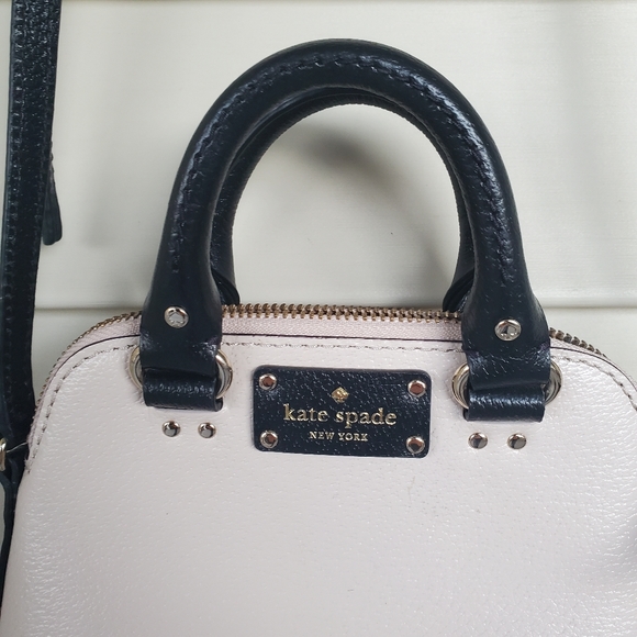 Kate Spade New York Berkeley Lane Hannah Mini Black & Cream Cross Body Bag. - Picture 7 of 16